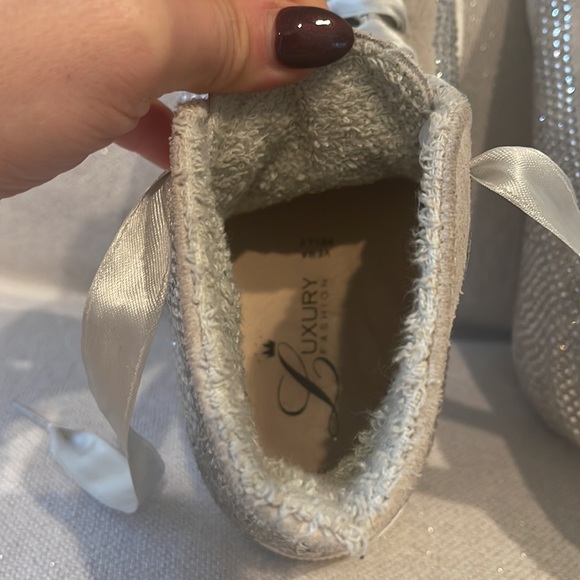 Luxury fashion light grey suede high tops encrusted in tiny crystals. size 37. - Picture 6 of 6